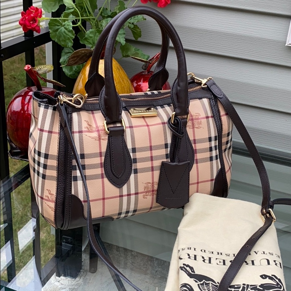 Burberry Beige Nova Check Satchel with Black Trim - Picture 2 of 16
